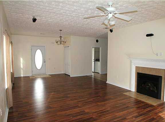 5th image of 2486 Lakeview Dr S