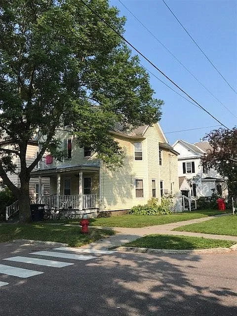 3 bed, $3,225 — Photo 1