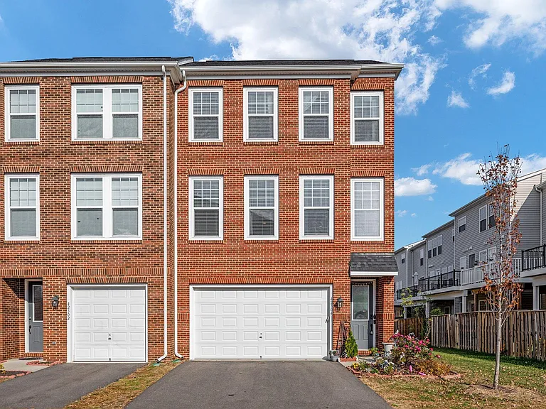 42304 Lancaster Woods Sq — Photo 33