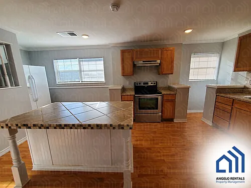 301 W Ave S Photo 1