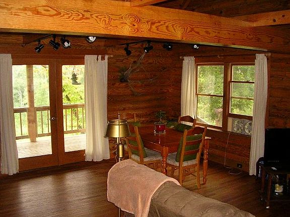 Family Rm Looking to Dining