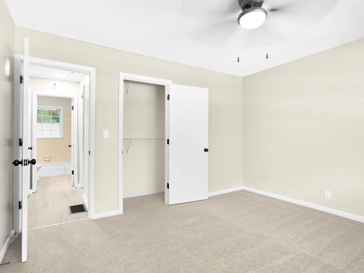 2 bed, 1000 sqft, $1,400 — Photo 2