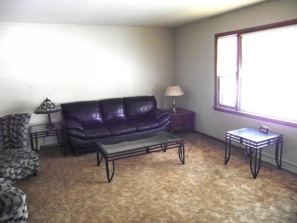 2nd image of 2249 W Bolivar Ave