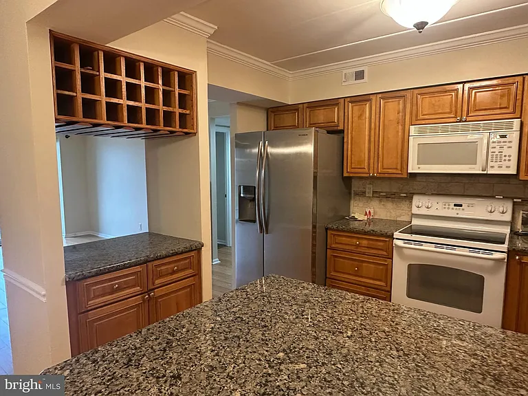 27 Oakridge Dr #2 — Photo 5