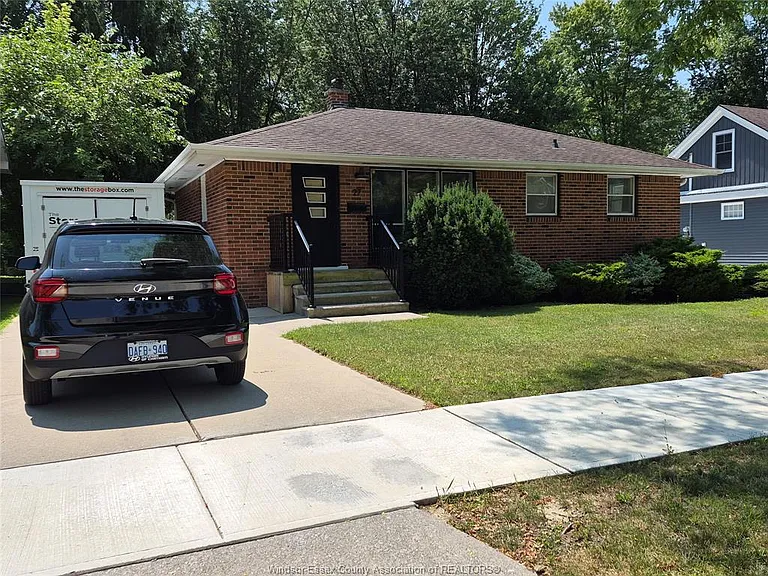 27 Horwath Ave — Photo 13
