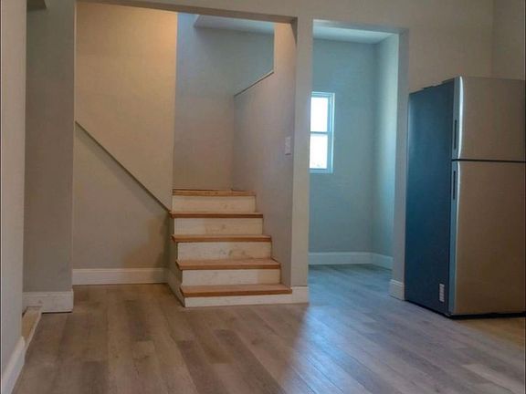 4th image of 8812 S Escanaba Ave #1