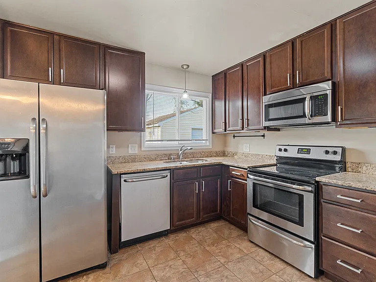 2249 Corbett Ave — Photo 21