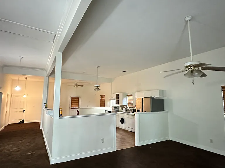 220 Wellington St SW — Photo 6