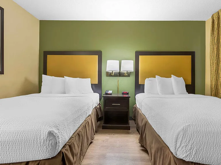 Studio Suite - 2 Full Beds