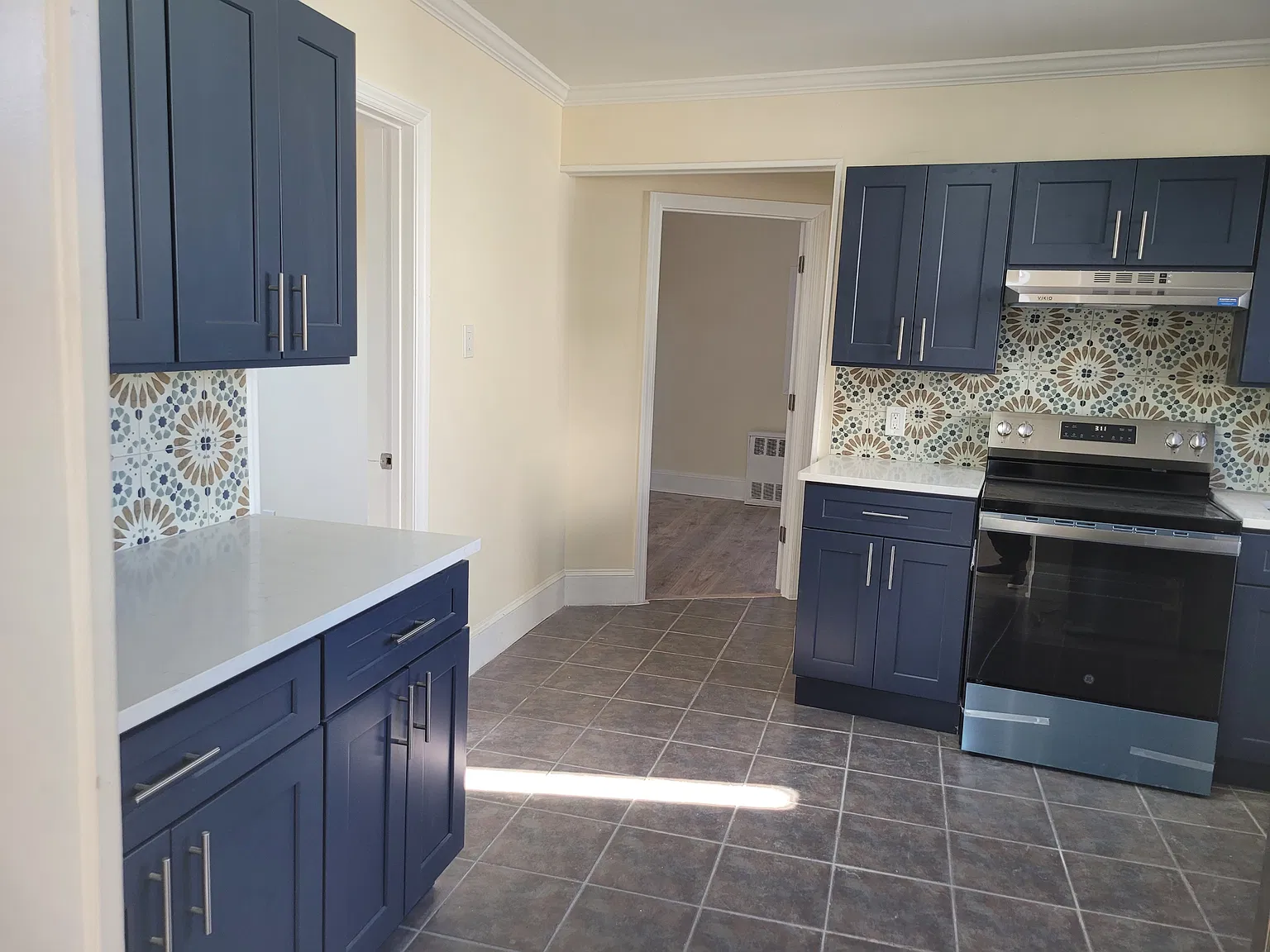 3 bed, 1100 sqft, $2,700 — Photo 1