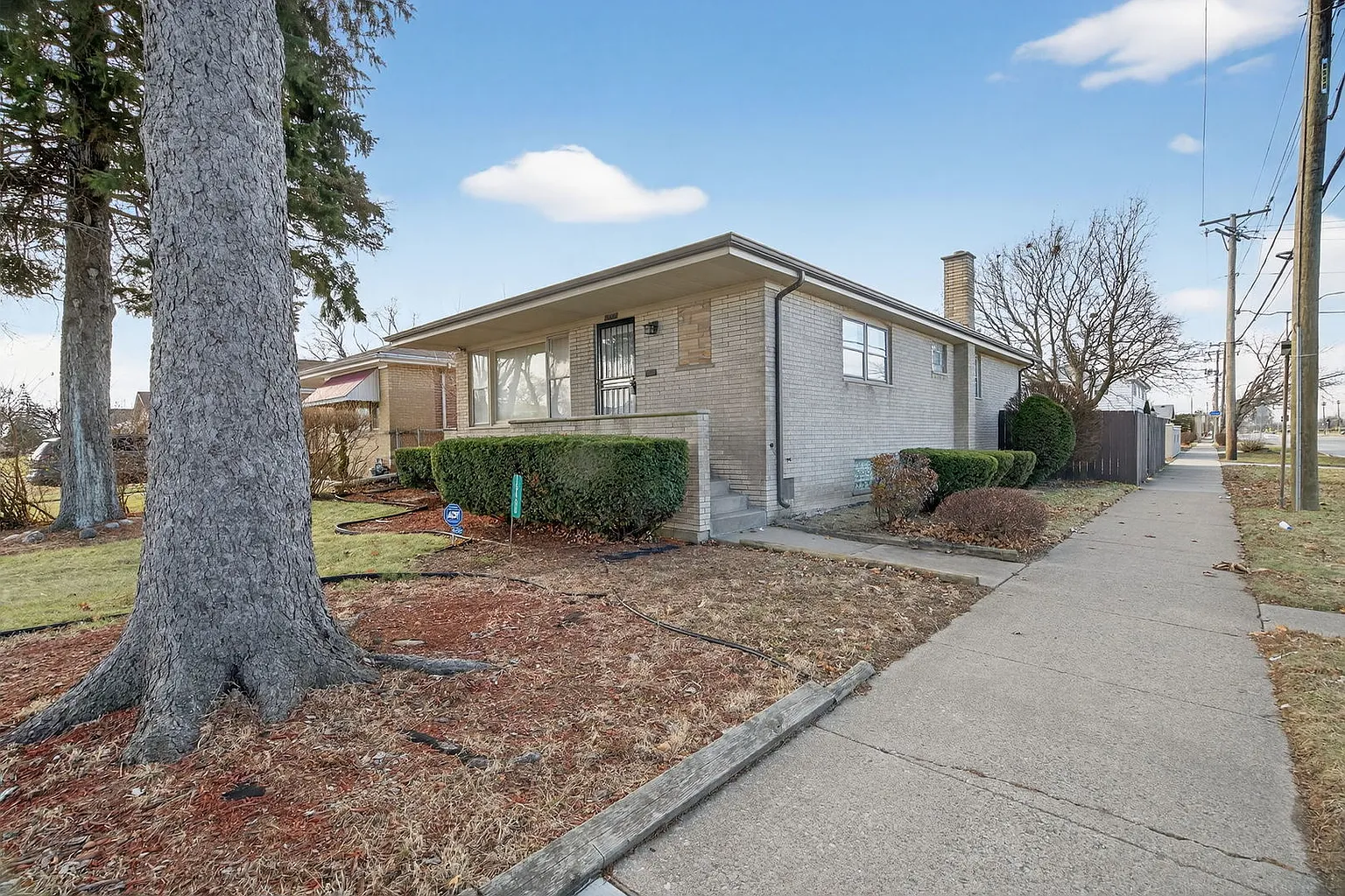 15400 Ingleside Ave photo 1