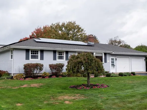 45 Watson Dr, Portsmouth, RI 02871