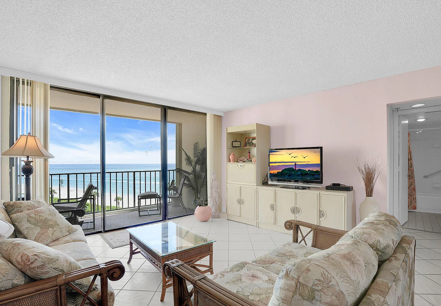 2 bed, 2.0 bath, 1170 sqft, $8,500 — Photo 3