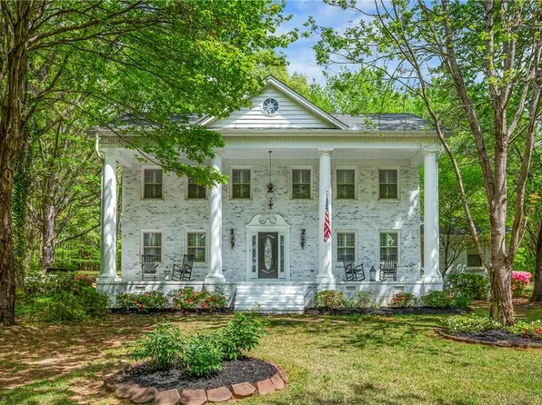 7530 Whitaker Dr, Summerfield, NC 27358