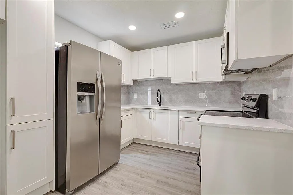 4 bed, 2.0 bath, 1034 sqft, $2,000 — Photo 2