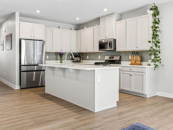 4th image of 1621 Songbird Ln