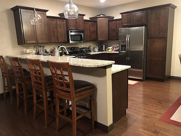 5th image of 350 Clark Dr #3