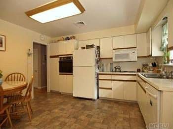 3rd image of 15 Midwood Dr