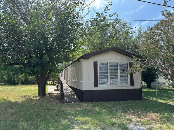 429 Skylark Dr, Granbury, TX 76049