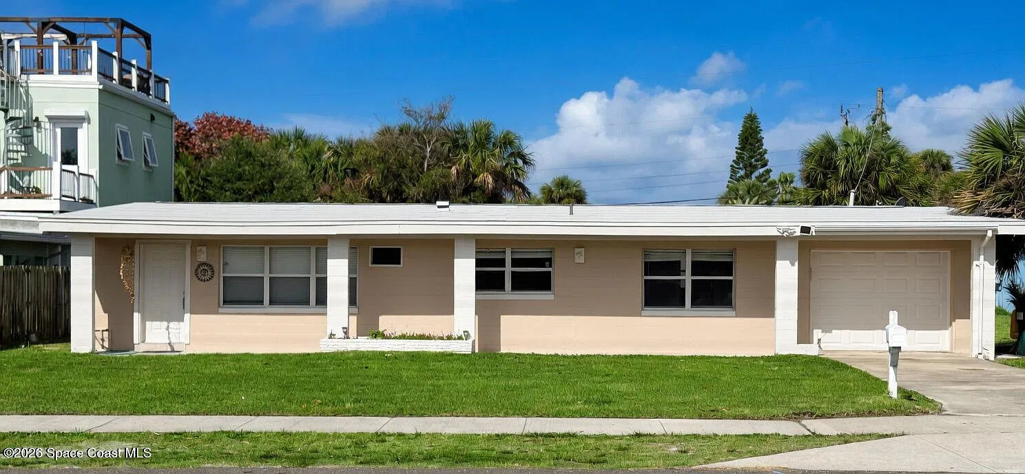 3 bed, 2.0 bath, 1242 sqft, $2,800 — Photo 1