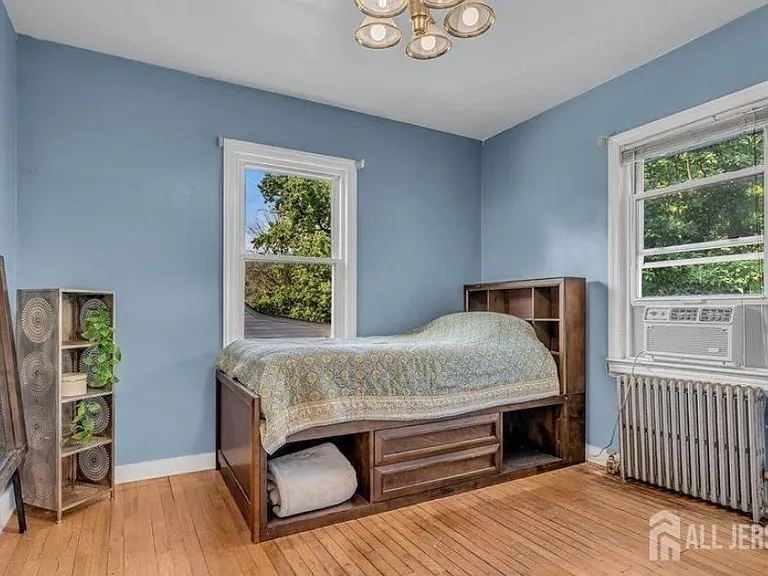 402 Ryders Ln — Photo 13