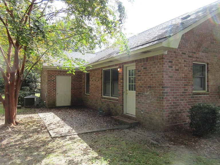 885 Grimble Ct — Photo 2