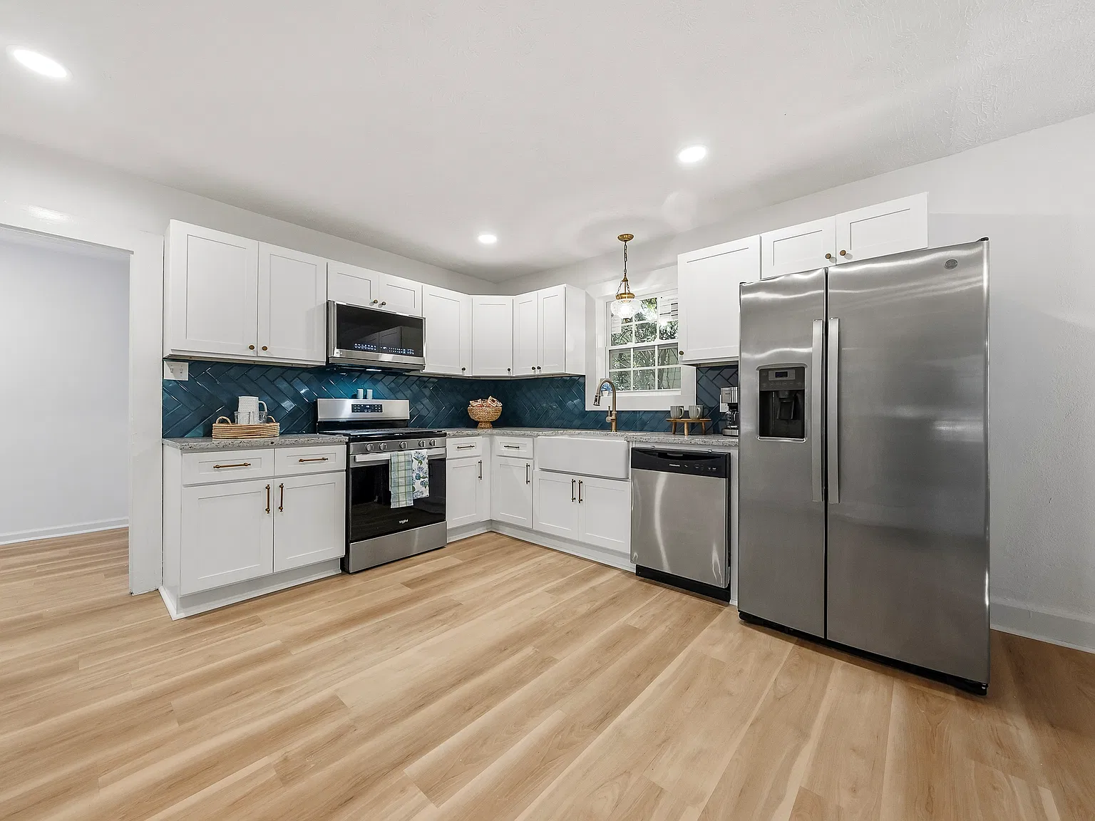 3 bed, 1315 sqft, $1,695 — Photo 4