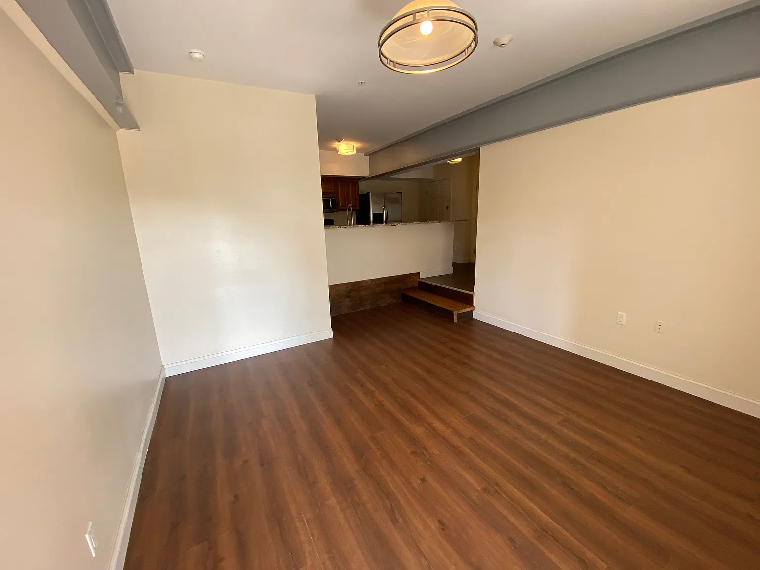 3 bed, 950 sqft, $2,170 — Photo 3