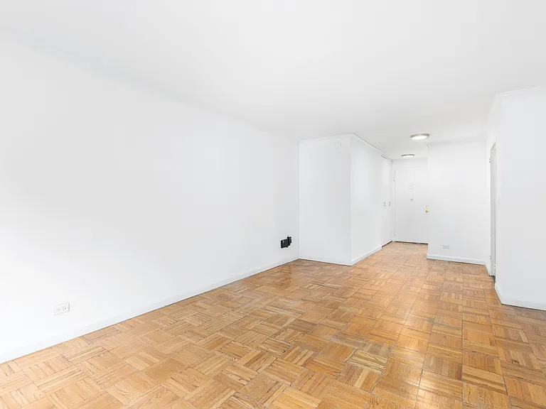 320 E 23rd St #3K — Photo 3