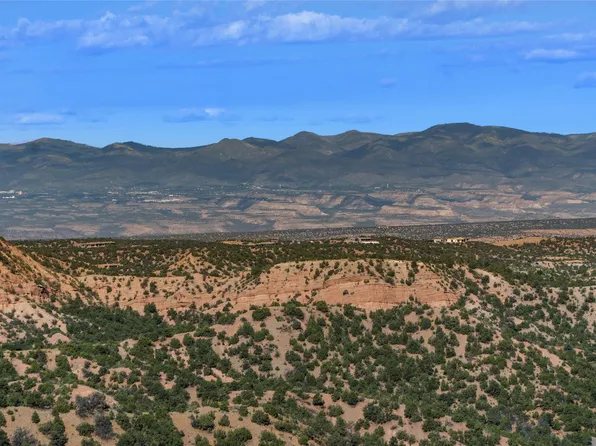 27 Lodge Cir, Santa Fe, NM 87506