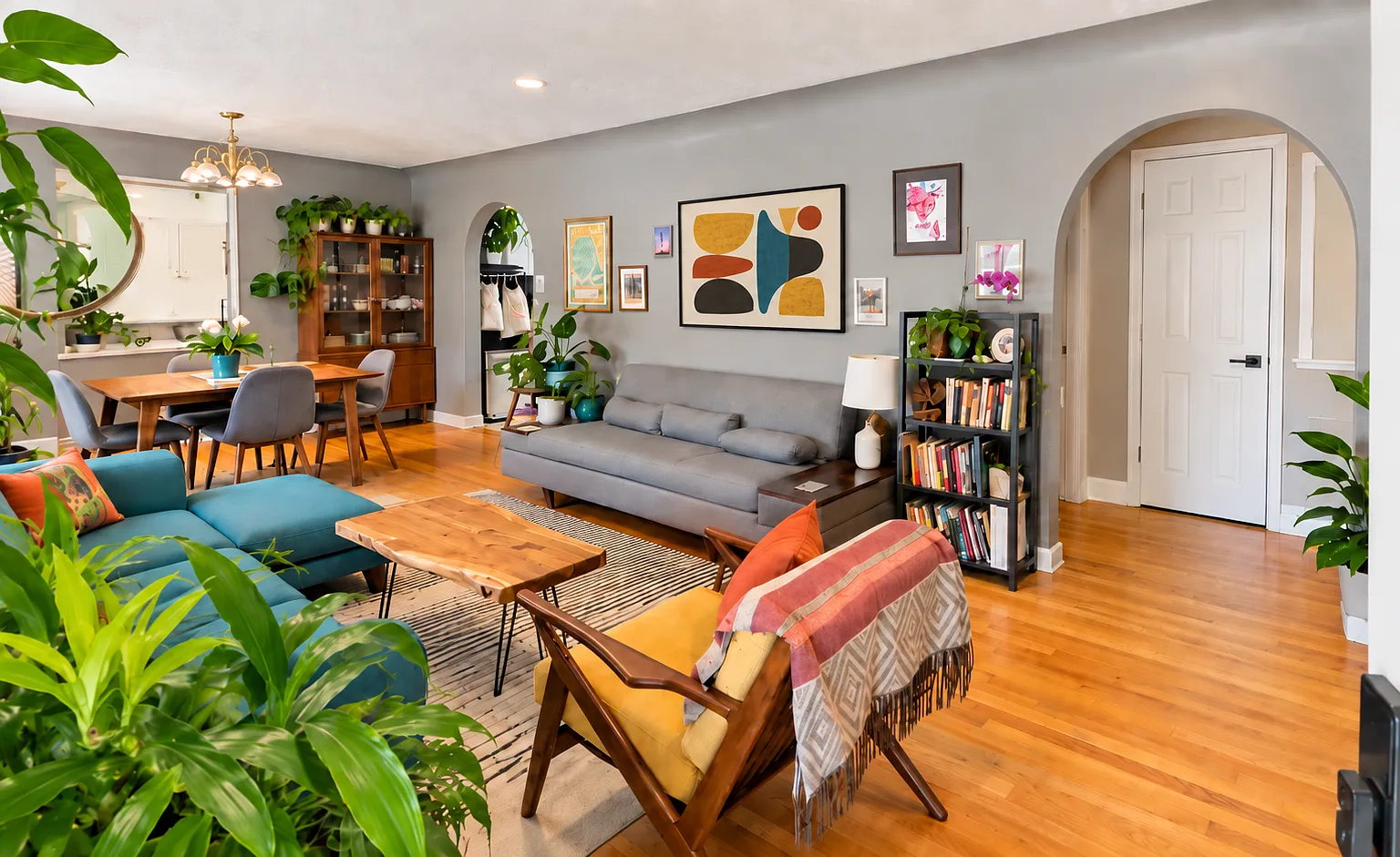 3 bed, 1300 sqft, $3,000 — Photo 2