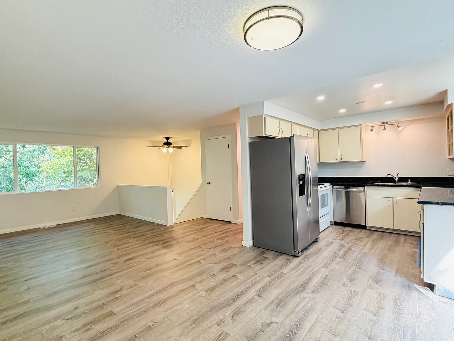 3 bed, 1200 sqft, $2,600 — Photo 4