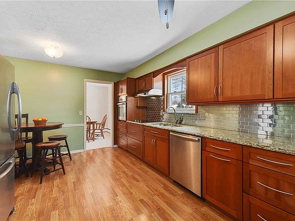 2nd image of 5079 Berkshire Dr