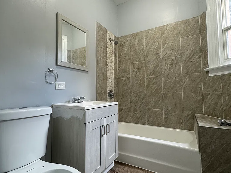 3327 W Beach Ave #2 — Photo 6