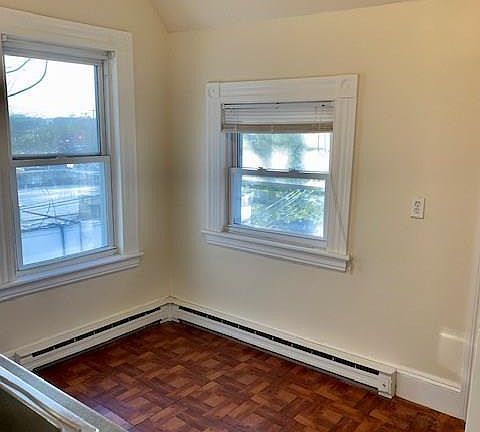 4th image of 2979 Fairfield Ave #2F