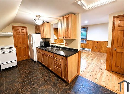 2nd image of 9 Weir Ave #3