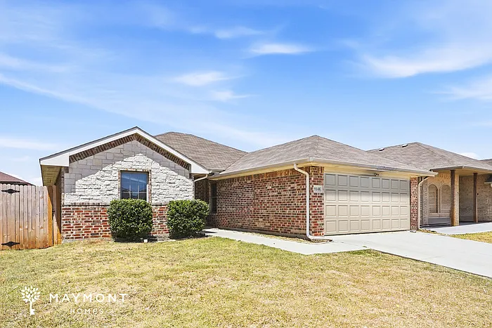 4 bed, 2.0 bath, 1680 sqft, $2,075 — Photo 2