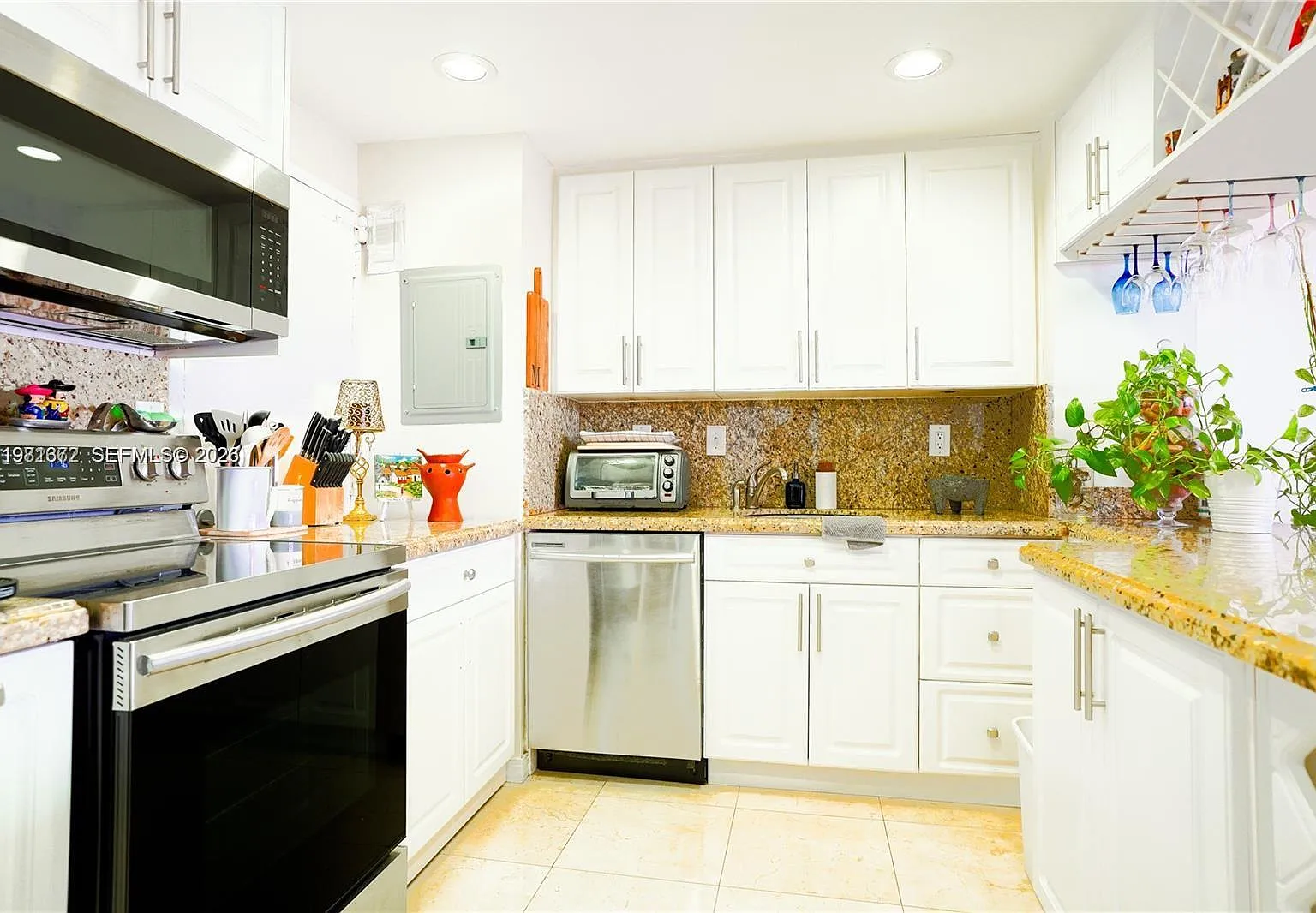 2 bed, 1377 sqft, $3,500 — Photo 2