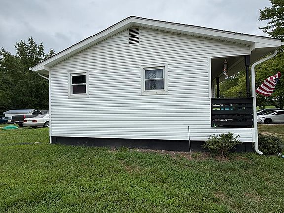 3rd image of 1197 Straightstone Rd