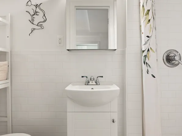 33 Riverside Drive image 5 of 8