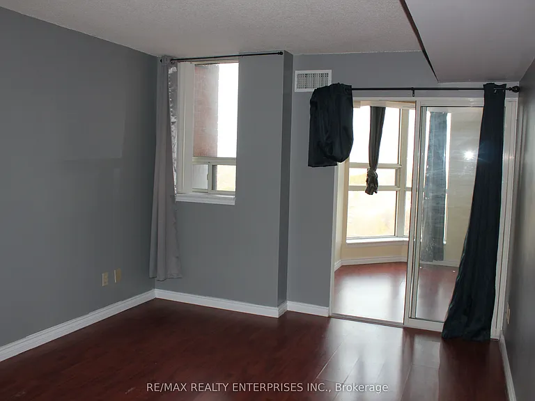 2466 Eglinton Ave E #LPH8 — Photo 20