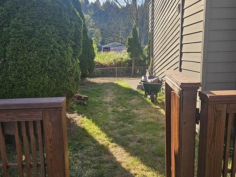 334 3rd Pl SW — Photo 2