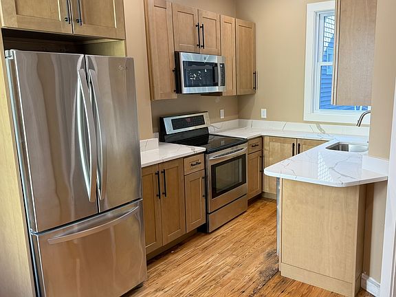 3rd image of 33 Ann St #1
