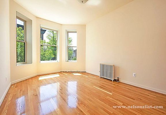 3rd image of 633 10th St APT 3