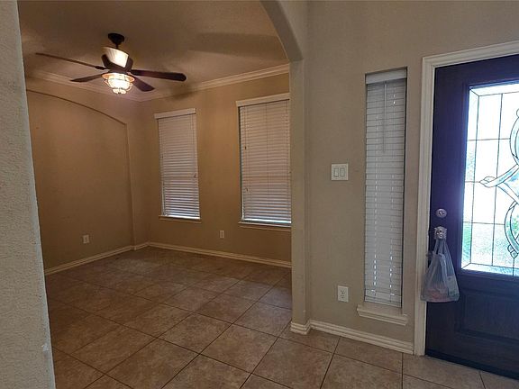 4th image of 8227 Broadleaf Ave