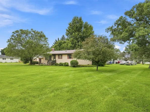 505 S Troy Rd, Robins, IA 52328