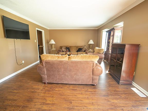 2nd image of 203 Cedar View Dr
