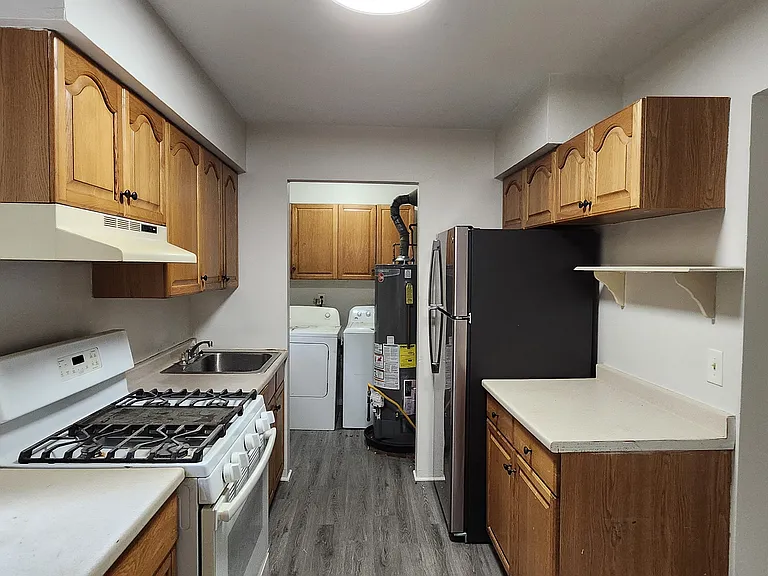 16 Parkway Blvd — Photo 5
