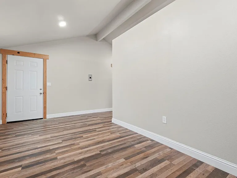 910 N Kaweah St — Photo 12