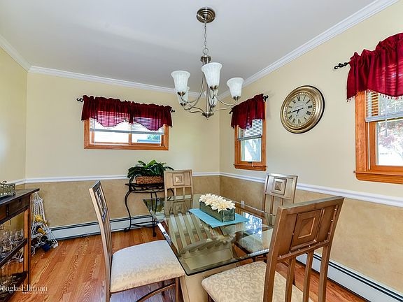 5th image of 54 Lion Ln